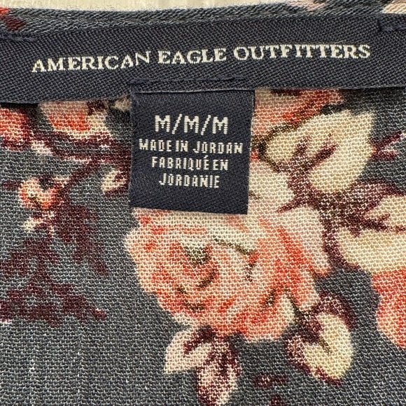 American Eagle 100% Viscose Floral Tie-Front Cutout Blouse Size M - Picture 2 of 9